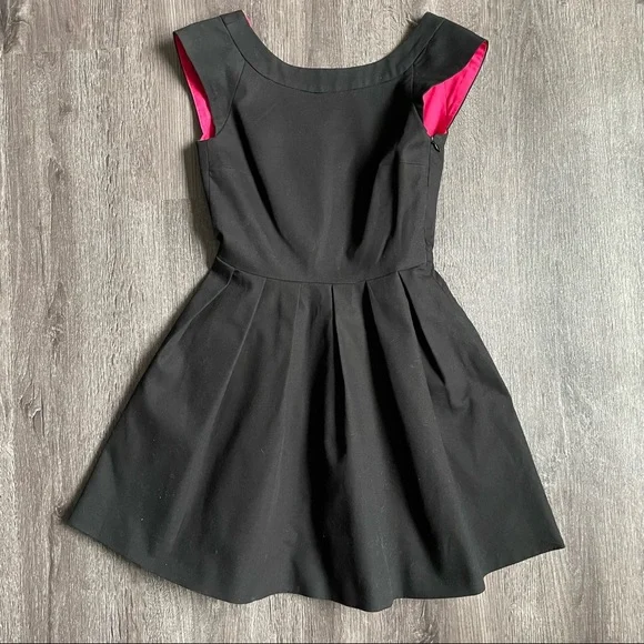 Zara TRF Black Pleated Mini Dress Sleeveless (S) Zara TRF Black Pleated Mini Dress Sleeveless (S)